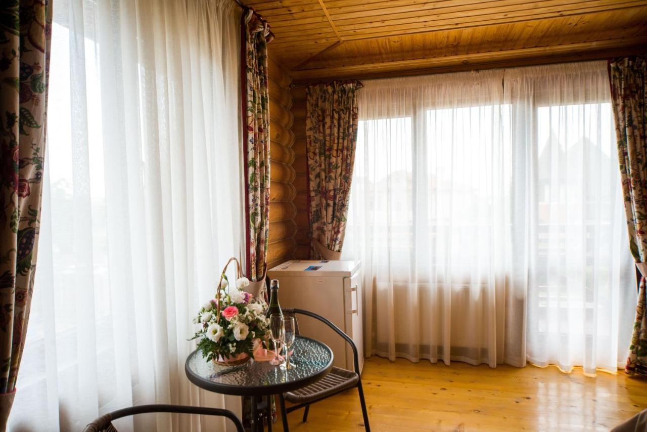 Hotel Комплекс Відпочинку Пампушка & Подушка Burlach'ya Balka Exterior foto
