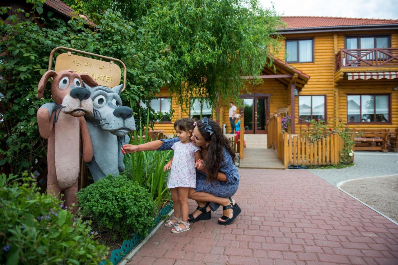 Hotel Комплекс Відпочинку Пампушка & Подушка Burlach'ya Balka Exterior foto